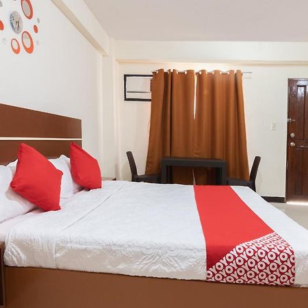 Oyo 578 Red Velvet Suites Manila Esterno foto