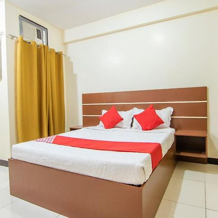 Oyo 578 Red Velvet Suites Manila Esterno foto