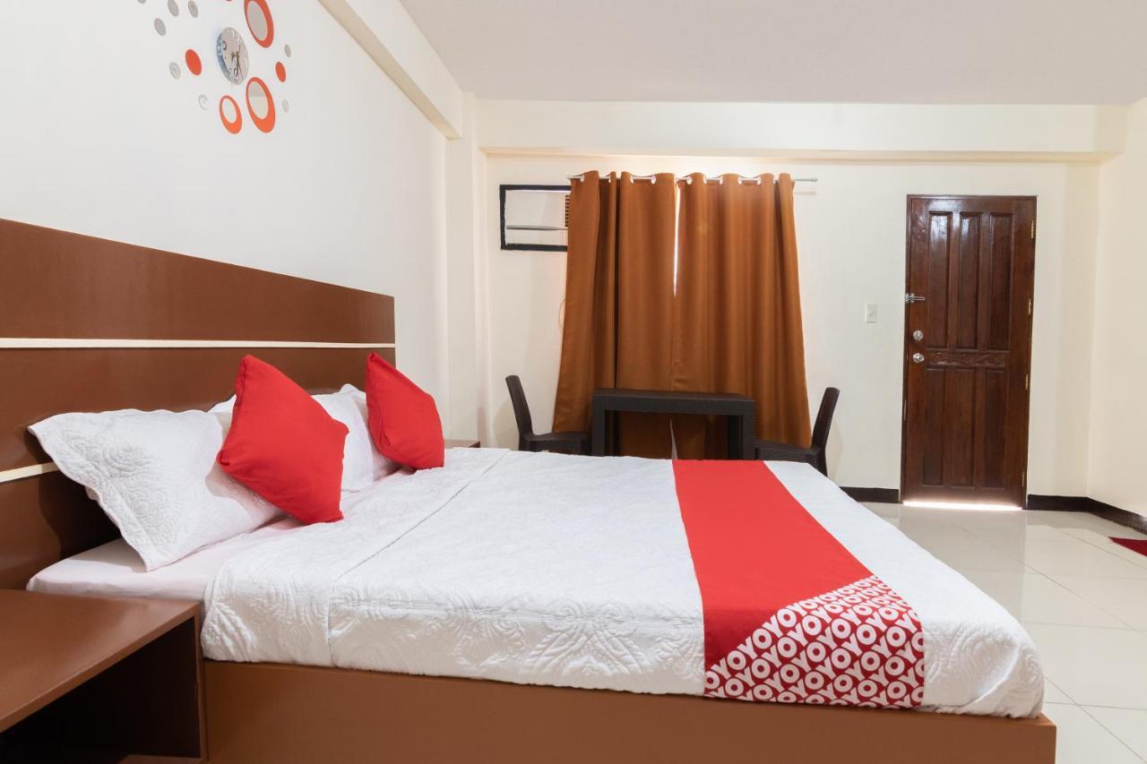 Oyo 578 Red Velvet Suites Manila Esterno foto