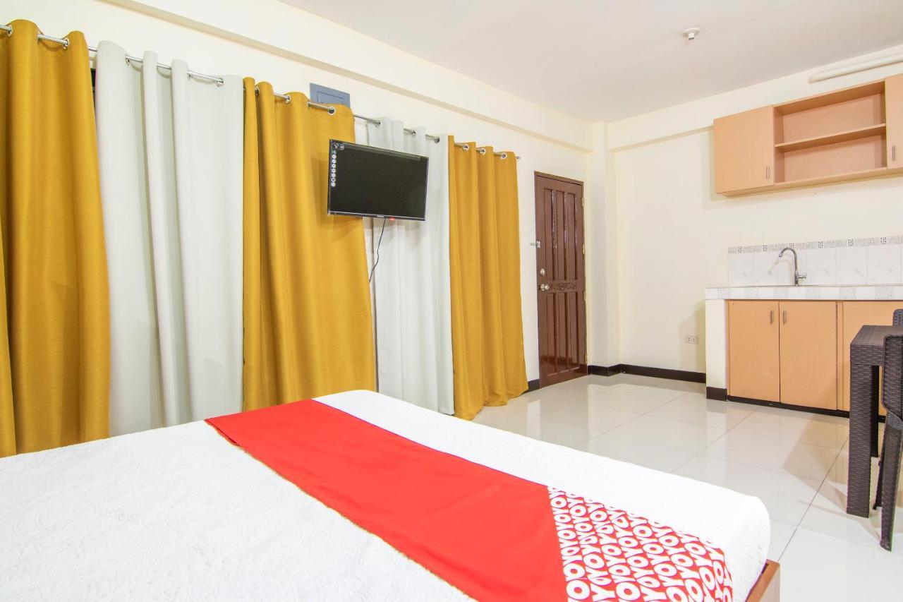 Oyo 578 Red Velvet Suites Manila Esterno foto