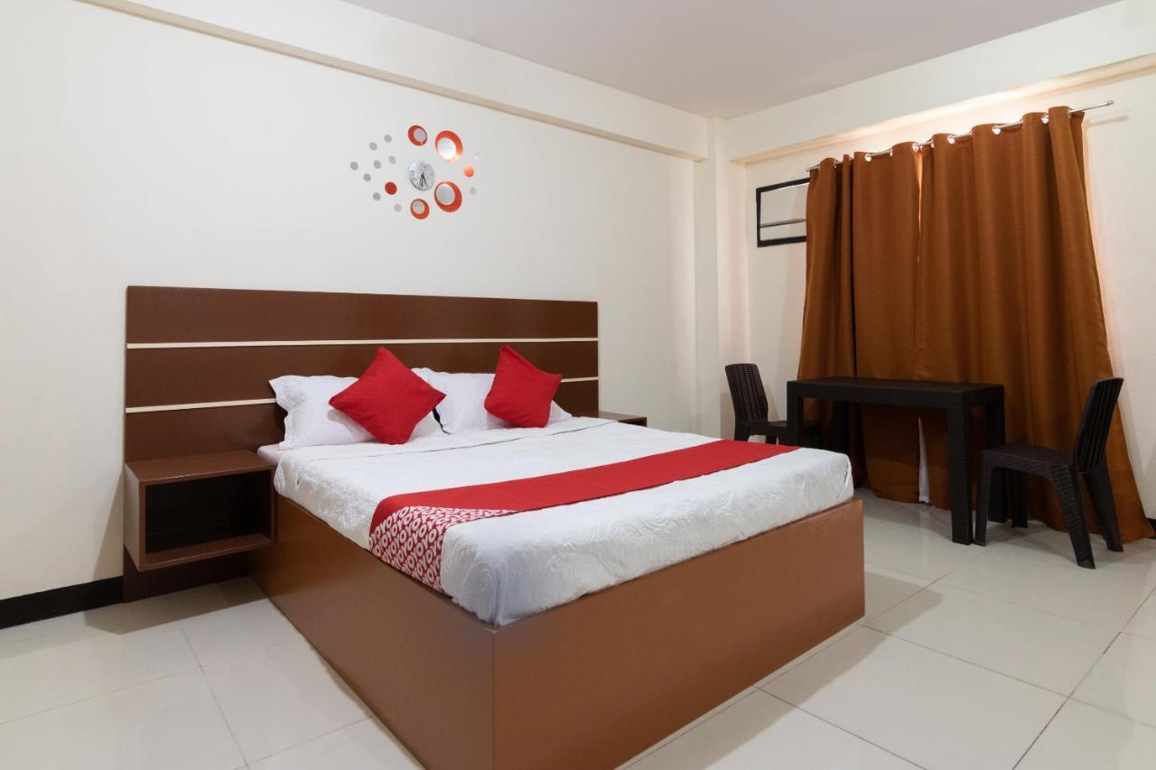Oyo 578 Red Velvet Suites Manila Esterno foto