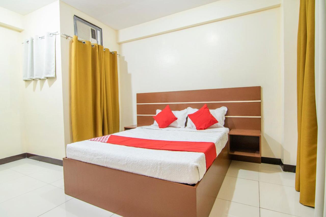 Oyo 578 Red Velvet Suites Manila Esterno foto