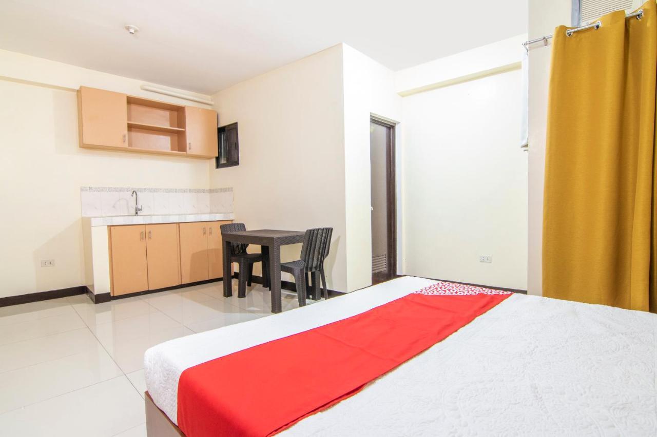 Oyo 578 Red Velvet Suites Manila Esterno foto