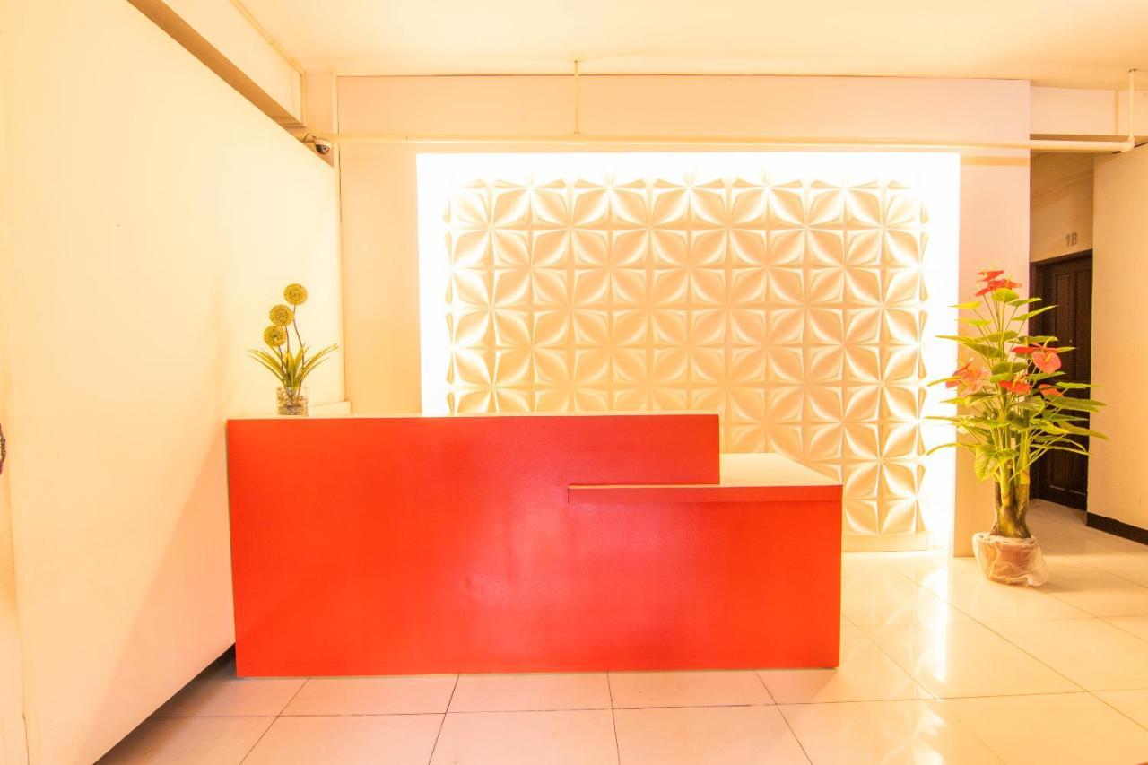 Oyo 578 Red Velvet Suites Manila Esterno foto